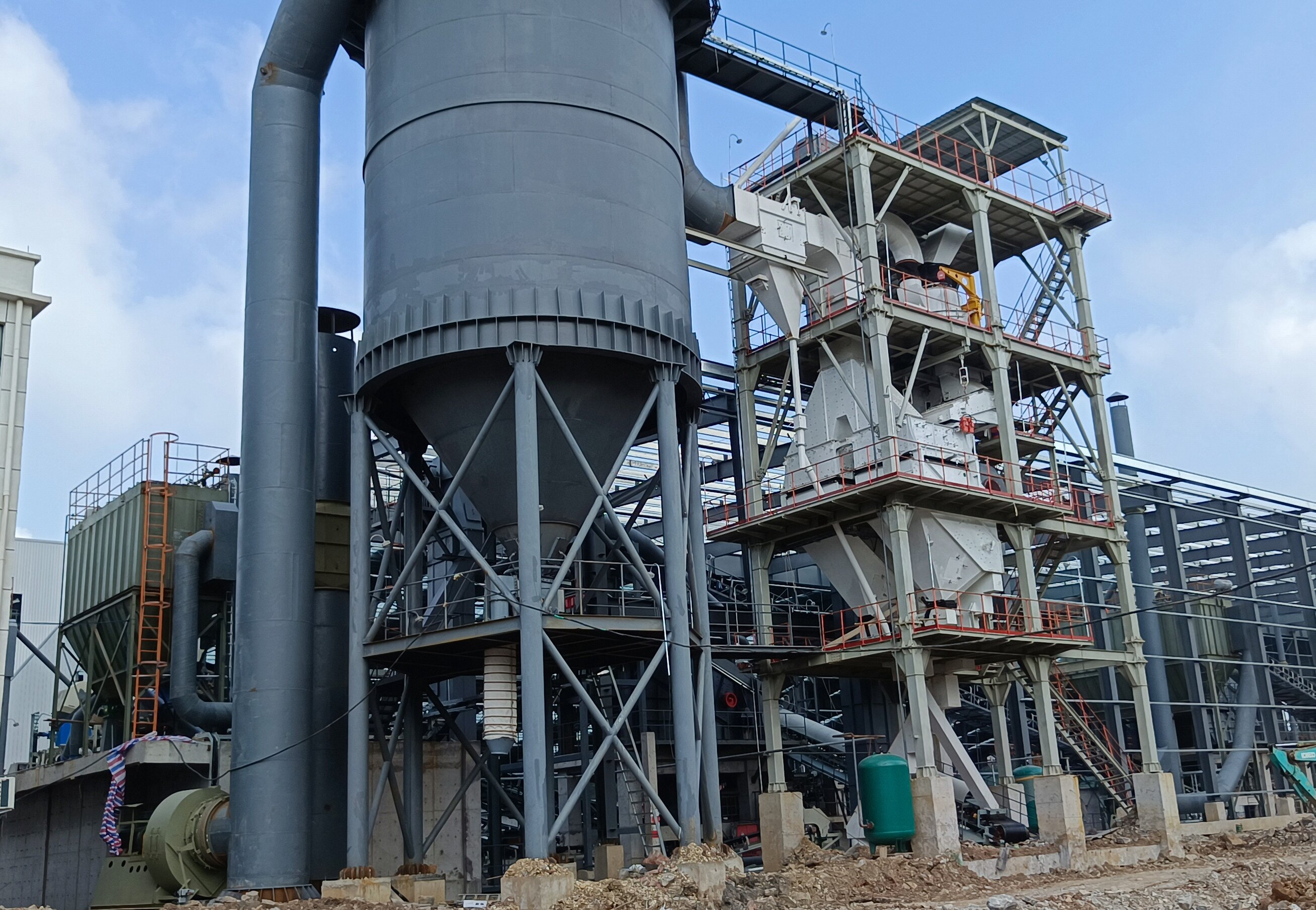 一文讀懂制砂樓：現代砂石生產(chǎn)的 “智能王牌”，環(huán)保高產(chǎn)雙在線(xiàn)！