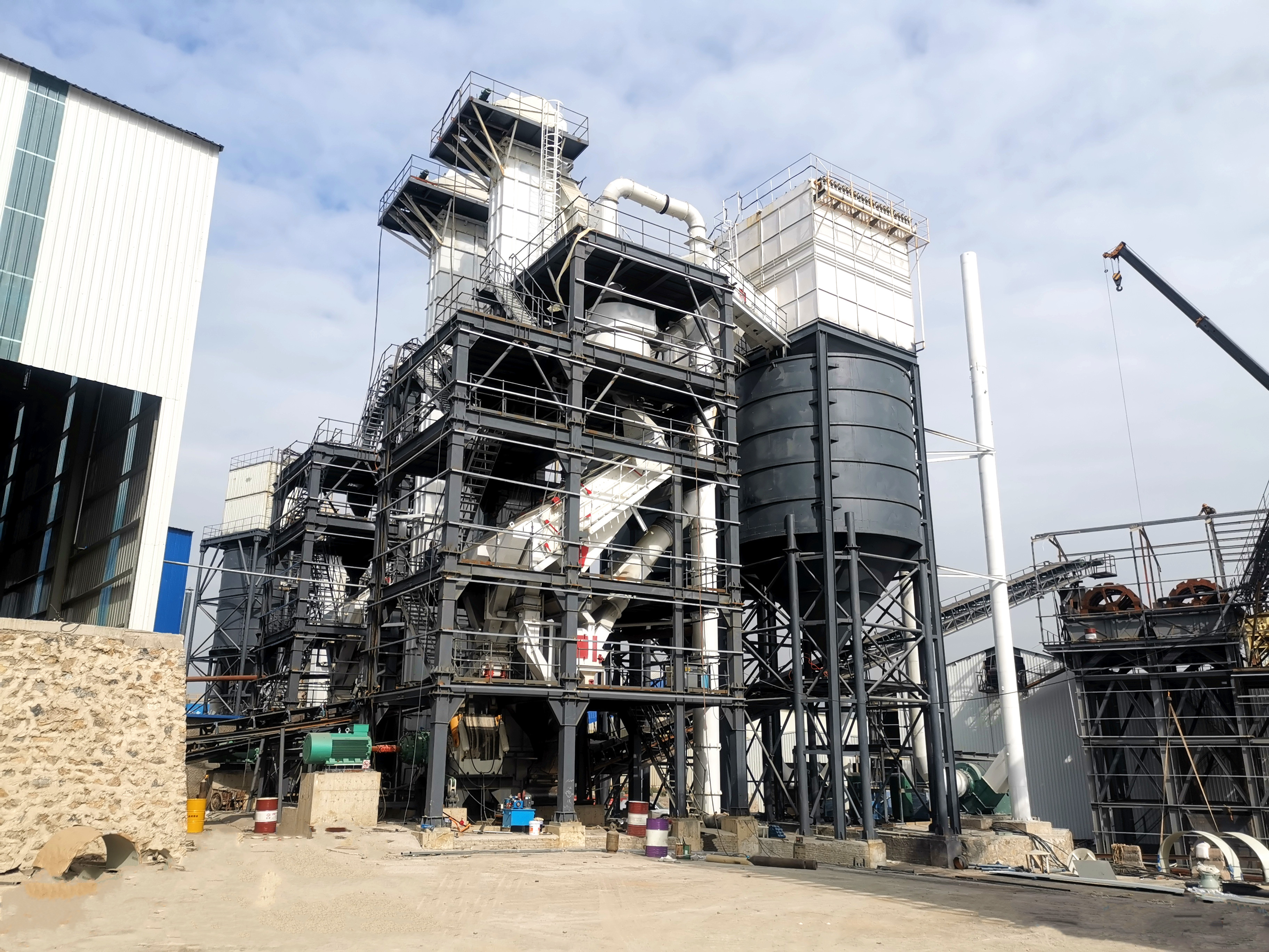 告別 “砂塵漫天”！綠色制砂樓憑這些優(yōu)勢，成為基建圈環(huán)保新標桿